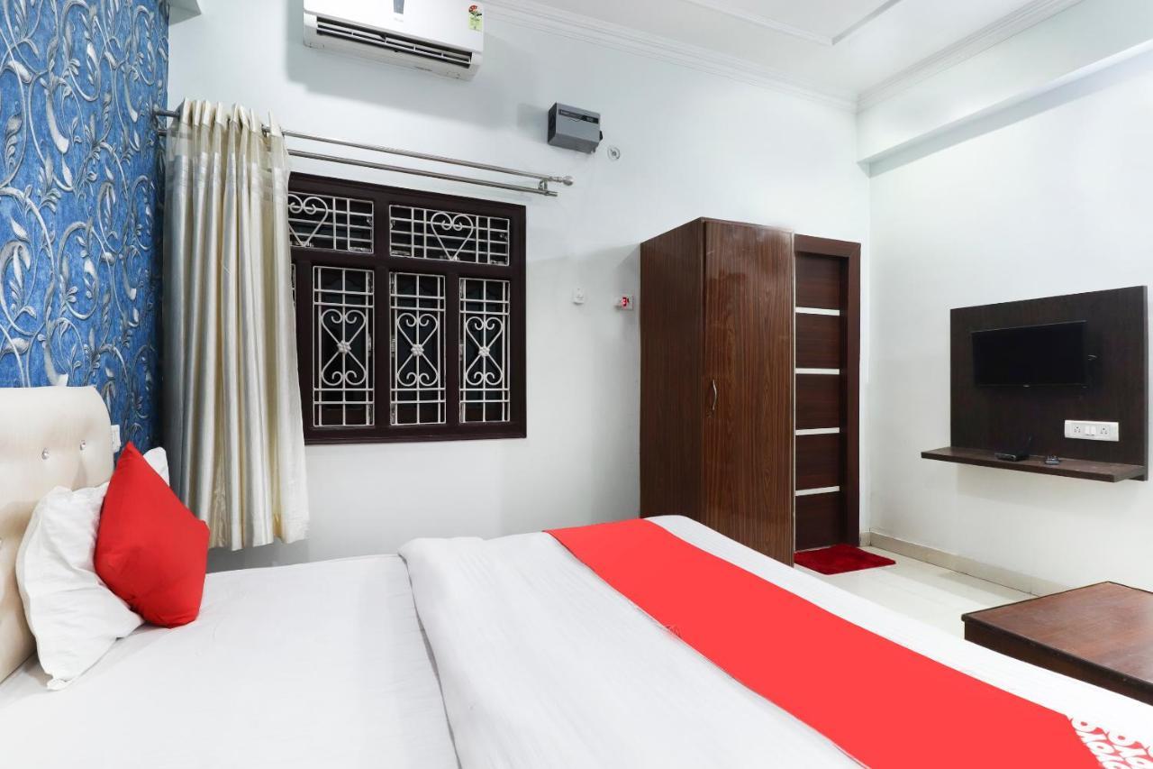 Oyo 70489 Hotel Tajvar Siwān Екстериор снимка